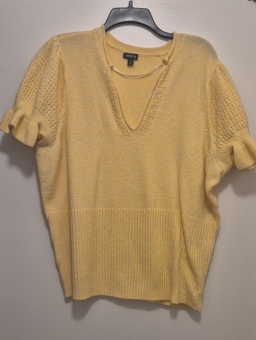 torrid soft yellow V-neck short sleeve knit top
